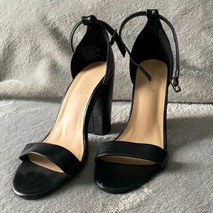 Black leather heels - womens size 8 - from Shoedazzle